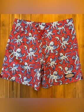 Vineyard Vines Octopus and Fish 7" Printed Chappy Swim Trunks